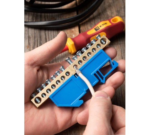 Шина "0" (8х12мм.) 125А 14 отверстий изолятор на DIN-рейку латунь EKF PROxima  sn0-125-14-d  EKF