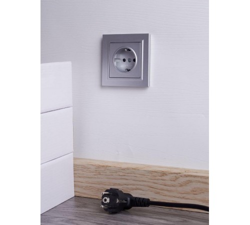 BRITE Розетка с заземлением со шторками 16А в сборе РСР14-1-0-БрА алюминий  BR-R14-16-K47-F  IEK