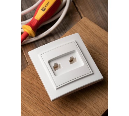 Минск Розетка RJ-45+Phone СП белая EKF Basic  ERK00-135-10  EKF