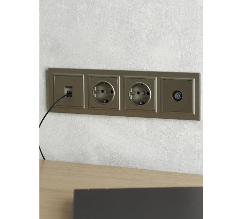 BRITE Рамка 4-ая РУ-4-БрШ шампань  BR-M42-K37  IEK