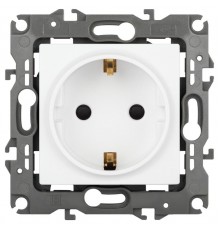 Розетка ЭРА Серия 12 12-2102-01М с заземлением со шторками, 16А-250В, белый матовый   Б0065661  ЭРА