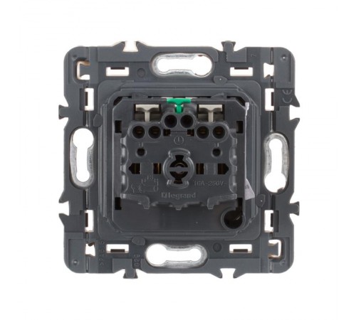 Celiane Титан Розетка с плоской лицевой панелью с/з, безвинт зажим (накладка+механизм)  067167  Legrand