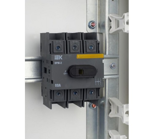 Выключатель-разъединитель модульный ВРМ-2 3P 80А  MVR20-3-080  IEK