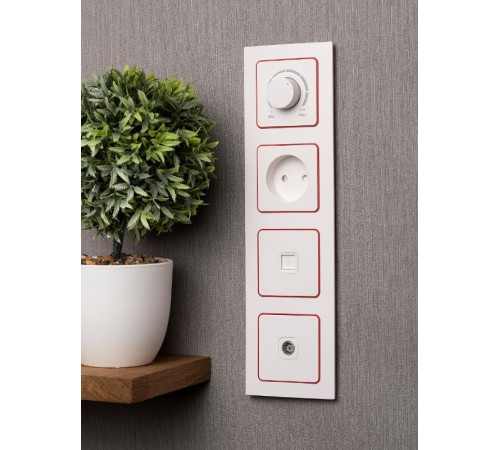 Стокгольм Рамка 4-местная белая с линией цвета красный PROxima  EAM-G-305-10  EKF