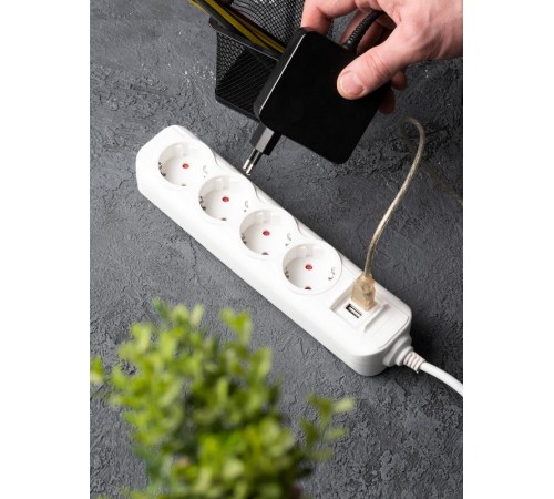 Удлинитель "Эксперт" 4 гнезда 3 метра 16А/3,5кВт с 2 USB 2,1А ПВС 3х1  UBA16-2USB-4-03i  EKF