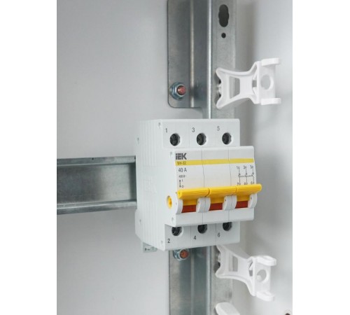 Выключатель нагрузки модульный (мини-рубильник) ВН-32 3Р 40А  MNV10-3-040  IEK