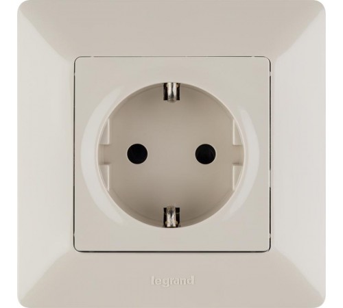 Valena LIFE DIY Сл.кость Розетка 1-ая с/з, с защитными шторками, винт.зажим  753524  Legrand