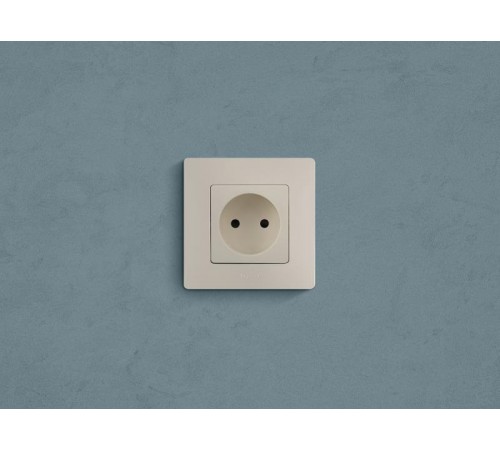 Etika Слоновая кость Розетка без заземления со шторками, винтовые клеммы  672334  Legrand