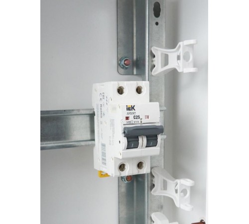 Выключатель автоматический двухполюсный M10N 2P C 25А 10кА ARMAT  AR-M10N-2-C025  IEK
