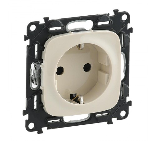 Valena ALLURE DIY Сл.кость Розетка 1-ая с/з с защитными шторками, безвинт.зажим  753820  Legrand