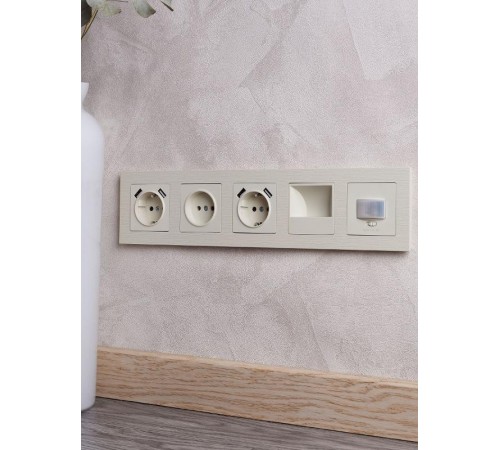 BRITE Рамка 5-ая РУ-5-Бр бежевый рифленый  BR-M52-51-K10  IEK