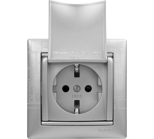 Valena Алюминий Розетка 1-ая с/з с крышкой  770122  Legrand