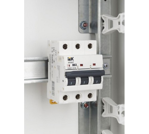 Выключатель автоматический трехполюсный M10N 3P B 63А 10кА ARMAT  AR-M10N-3-B063  IEK