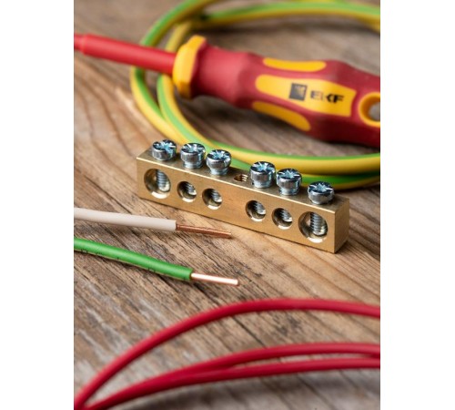 Шина PEN "ноль-земля" (8х12мм) 6 отверстий латунь крепеж по центру EKF PROxima  sn0-125-6-c  EKF