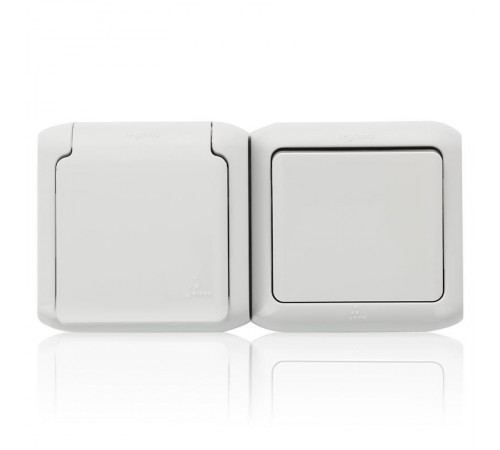 Quteo Белый Блок Выключатель 1-клавишный +розетка с заземлением со шторками IP44  782318  Legrand