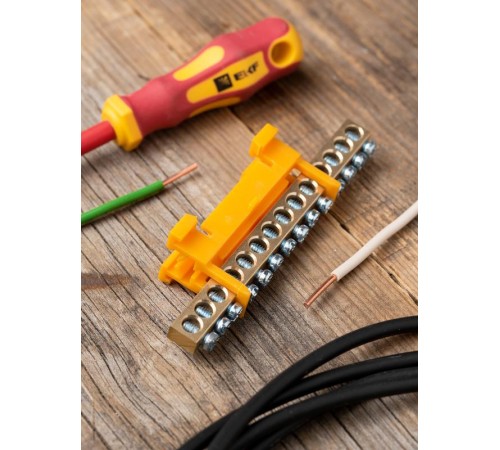 Шина "0" PE (6х9мм) 14 отверстий латунь желтый изолятор тип "Стойка" на DIN-рейку EKF PROxima  sn0-63-14-sy  EKF