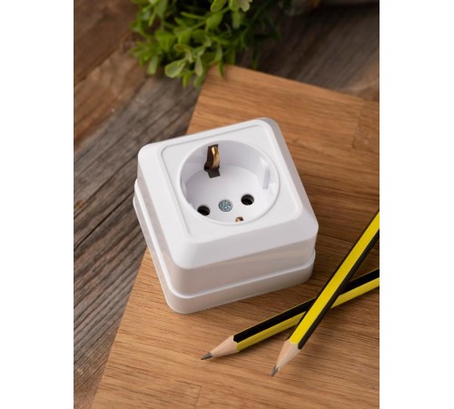 Рим Розетка 1-местная 16А с заземлением белая EKF  ENR16-028-10  EKF