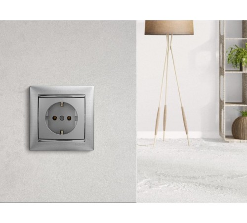 Valena Алюминий Розетка 1-ая с/з  770120  Legrand
