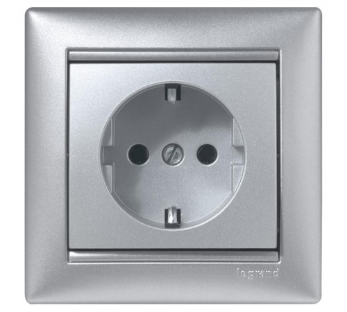 Valena Алюминий Розетка 1-ая с/з  770120  Legrand
