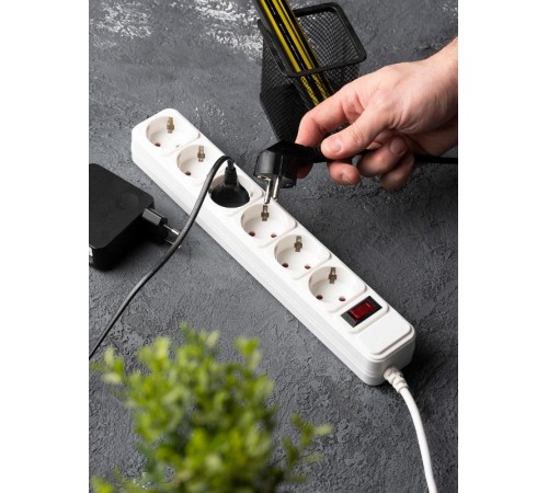 Сетевой фильтр 6*3м 16А/3,2кВт с выкл. c/з ПВС 3х1,0 Блокбастер XL EKF PROxima  UFA16-310-6-03  EKF