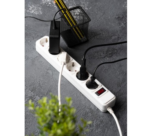 Сетевой фильтр 6*3м 16А/3,2кВт с выкл. c/з ПВС 3х1,0 Блокбастер XL EKF PROxima  UFA16-310-6-03  EKF