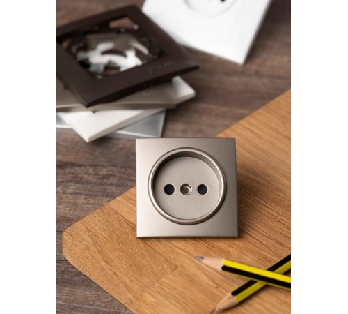 Валенсия лицевая панель розетки 1-местной б/з 10 А кашемир с защ. штор. EKF PROxima   ESR10-L-022-40   EKF