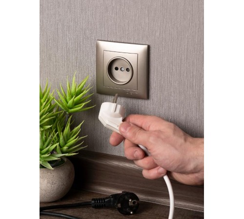 Валенсия лицевая панель розетки 1-местной б/з 10 А кашемир с защ. штор. EKF PROxima   ESR10-L-022-40   EKF
