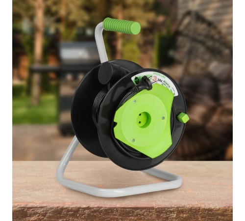 Удлинитель силовой ЭРА GREEN LINE GAZ-2x0.75-15m Greenline на катушке пластик 1 розетка без заземления 15м ПВС 2x0.75мм2   Б0065096  ЭРА