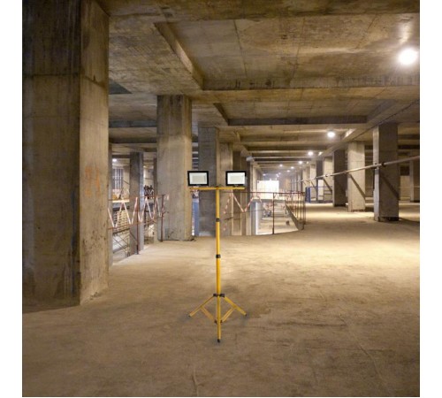 Прожектор светодиодный LL-502 квадрат 2*30W 6400К 220V черный IP65 (на штативе)  29567  FERON