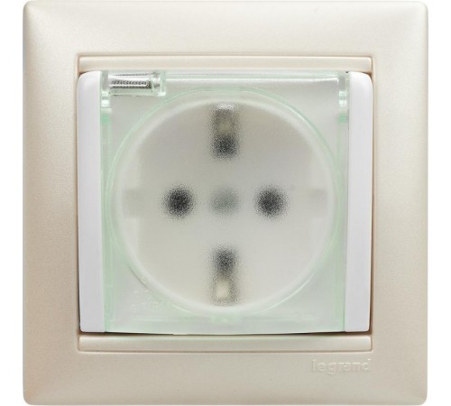Valena Белый Розетка 1-ая с/з с крышкой и защитными шторками IP44 (к простой рамке)  774220  Legrand
