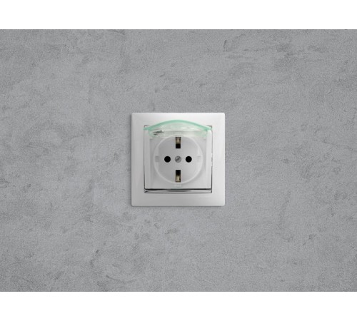 Valena Белый Розетка 1-ая с/з с крышкой и защитными шторками IP44 (к простой рамке)  774220  Legrand