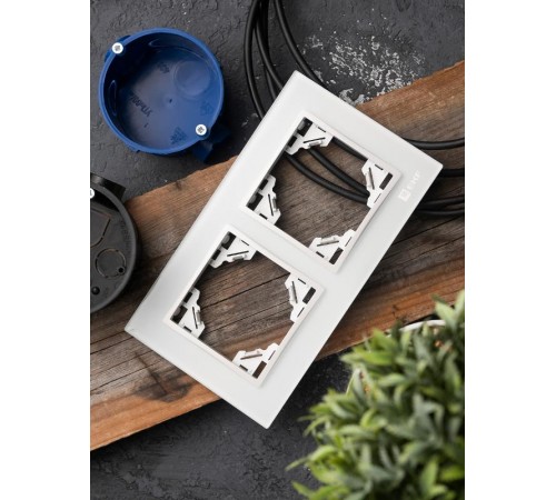 Минск Рамка 2-местная стеклянная белая Basic  ERM-G-402-10  EKF