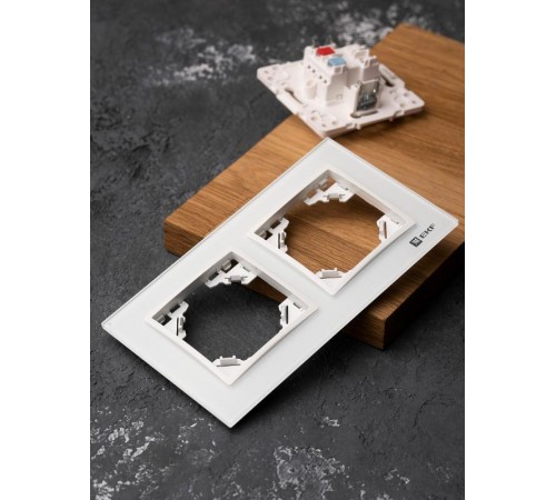 Минск Рамка 2-местная стеклянная белая Basic  ERM-G-402-10  EKF