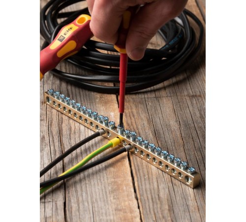 Шина PEN "ноль-земля" (8х12мм) 24 отверстия латунь крепеж по центру EKF PROxima  sn0-125-24-c  EKF