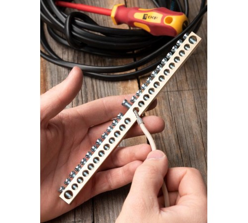 Шина PEN "ноль-земля" (8х12мм) 24 отверстия латунь крепеж по центру EKF PROxima  sn0-125-24-c  EKF