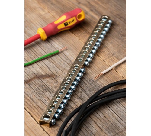 Шина PEN "ноль-земля" (8х12мм) 24 отверстия латунь крепеж по центру EKF PROxima  sn0-125-24-c  EKF