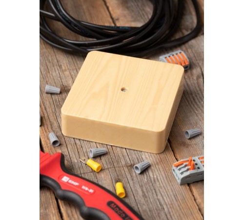 Коробка распределительная КМР-030-032кг (100х100х25) с клеммником светлое дерево EKF PROxima  plc-kmr-030-032kg-s  EKF