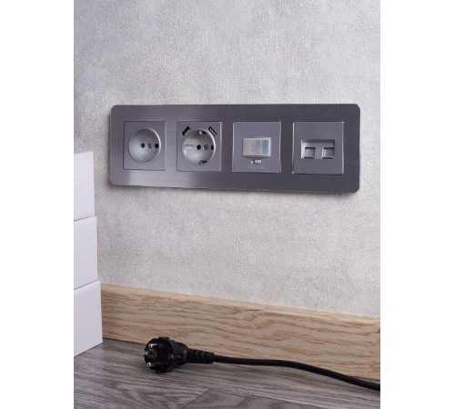 BRITE Рамка 4-ая РУ-4-1-Бр металл алюминий RE AL  BR-M42-M-21-K47  IEK