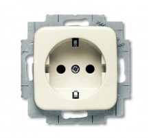 Розетка SCHUKO 16А 250В с защитными шторками, серия Busch-Duro 2000 SI, цвет слоновая кость  2013-0-4938   2CKA002013A4938  ABB