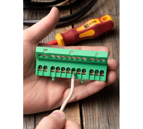 Шина "0" PE (6х9мм) 12 отверстий латунь зеленый изолированный корпус на DIN-рейку EKF PROxima  sn0-63-12-ig  EKF