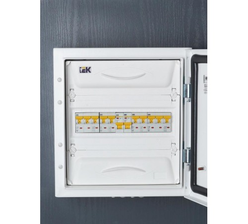 Выключатель автоматический двухполюсный ВА47-60M 2Р 20А 6кА С KARAT  MVA31-2-020-C  IEK