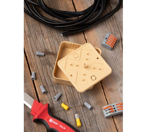 Коробка распределительная KMP-030-030 (75х75х25) светлое дерево EKF PROxima  plc-kmr-030-030-s  EKF
