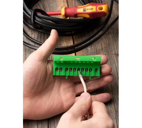 Шина "0" PE (6х9мм) 10 отверстий латунь зеленый изолированный корпус на DIN-рейку EKF PROxima  sn0-63-10-ig  EKF