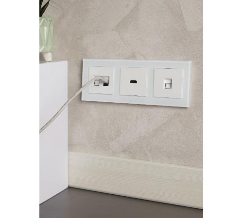 BRITE Рамка 3-ая РУ-3-2-Бр стекло белый матовый  BR-M32-G-31-K01  IEK