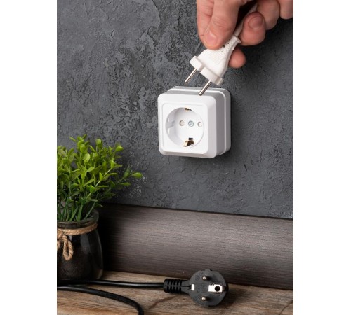 Рим Розетка 1-местная 16А с заземлением белая с защ. штор. EKF  ENR16-028-100  EKF