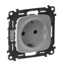 Valena ALLURE DIY Алюминий Розетка 1-ая с/з с защитными шторками, безвинт.зажим  753920  Legrand