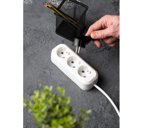 Удлинитель "Эксперт"  3 гнезда 3 метра 16А/3,5кВт с заземлением ПВС 3х1 EKF PROxima  UBA16-310-3-03  EKF