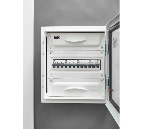 Выключатель автоматический трехполюсный M06N 3P D 6А 6кА ARMAT  AR-M06N-3-D006  IEK