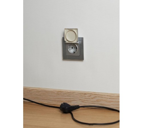 BRITE Розетка с заземлением со шторками с кр. 16А IP20 РСбш10-3-БрА алюминий  BR-R16-16-K47  IEK