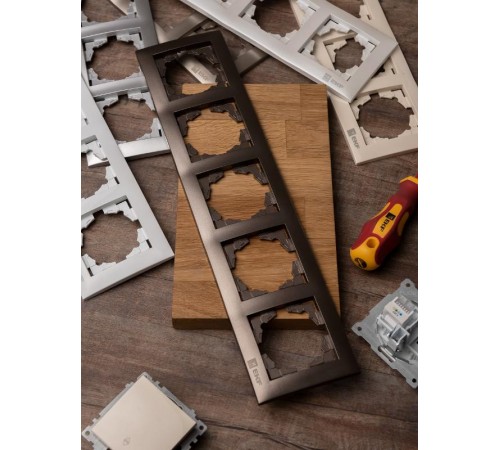 Валенсия Рамка 5-местная графит  EWM-G-305-60  EKF